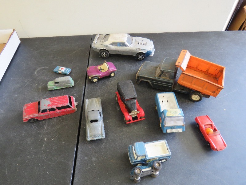 lot 338 image: Vintage Toy Cars