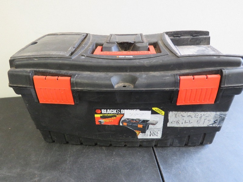 lot 355 image: Black & Decker Tool Box wTools