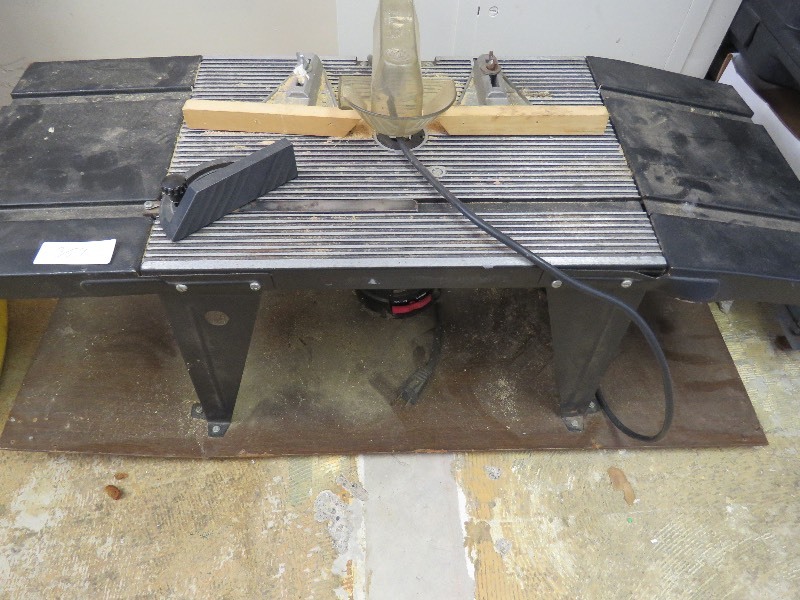 lot 359 image: Router Table wRouter