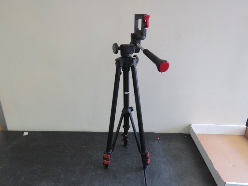 lot 363 image: Camera Tripod