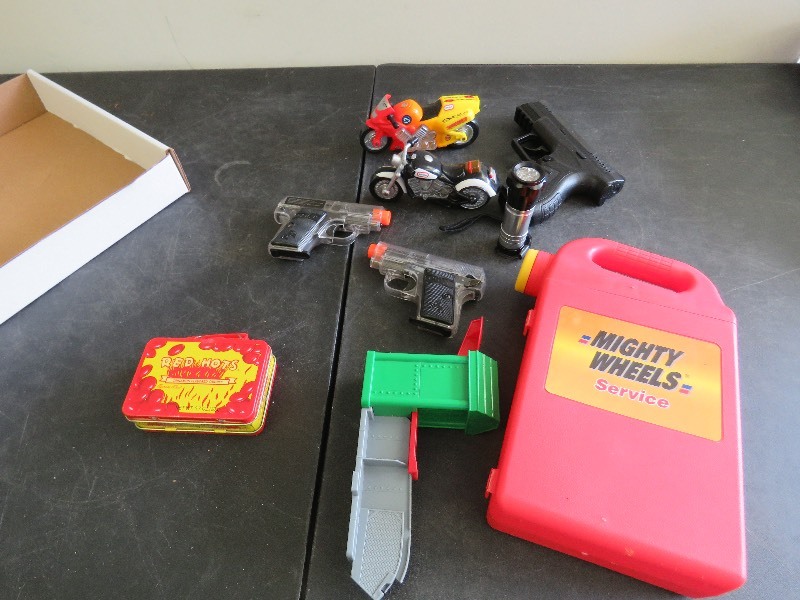 lot 374 image: Toy Lot