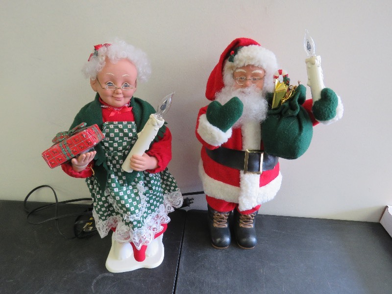 lot 382 image: Christmas Lot