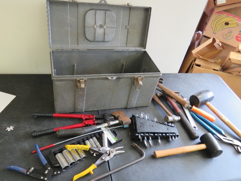 lot 385 image: Tool Box