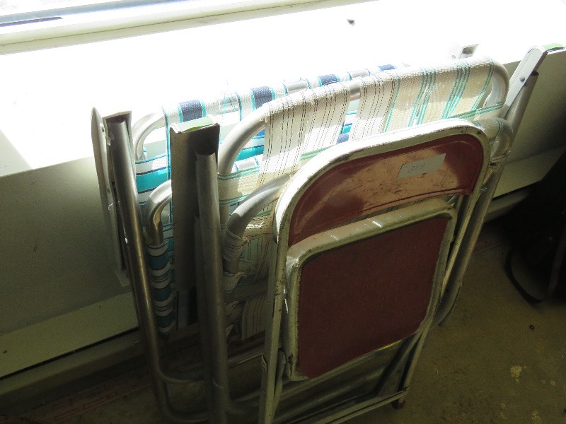lot 389 image: Patio chairs