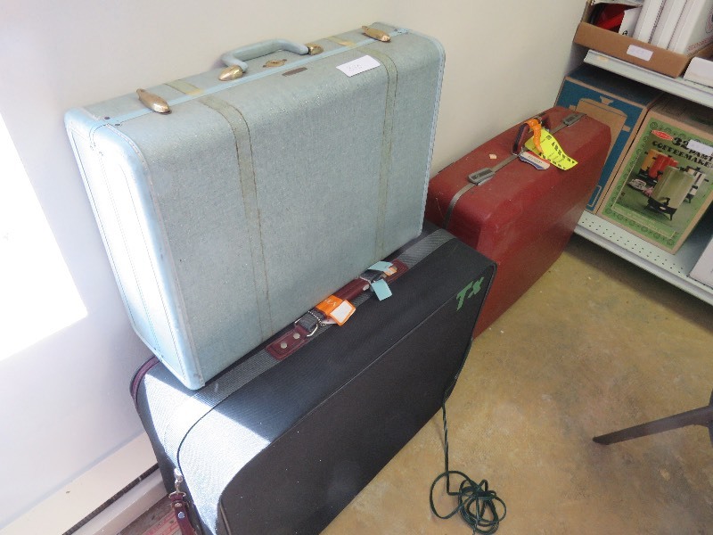 lot 390 image: Luggage lot