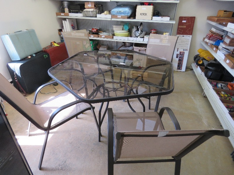 lot 393 image: Patio Table and 4 Chairs
