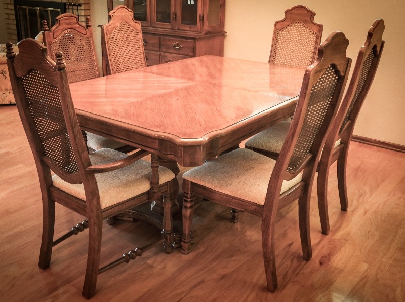 Thomasville Dining Table & 9 Chairs (solid construction, very nice condition)