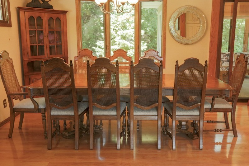 Thomasville Dining Table 9 Chairs Solid Construction Very Nice Condition Schmidt Downsizing Auction1 K Bid