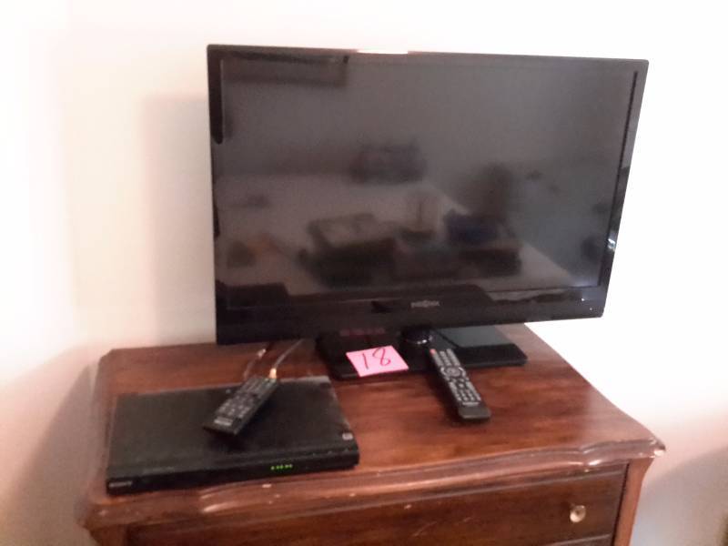 lot 18 image: Insignia TV.. 32in.. Sony DVD Player