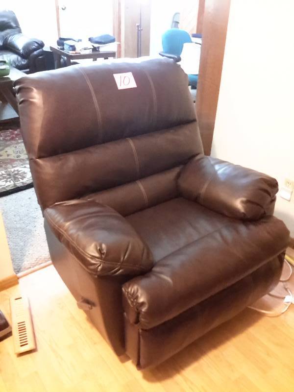 lot 10 image: SEABRING, 3 Way Rocker, Recliner.. EXCELLENT shape