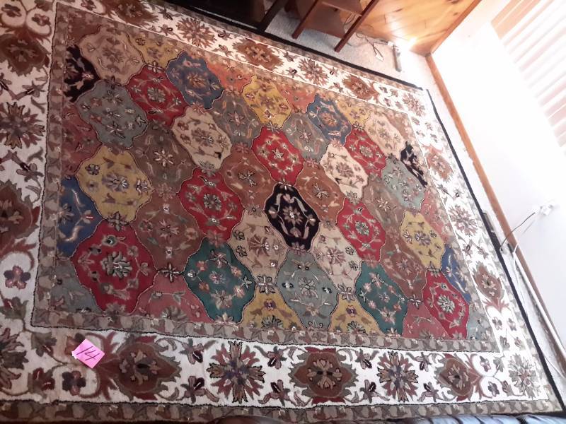 lot 14 image: Thomasville 100 pct wool Area rug.. 8 ft x 10 ft