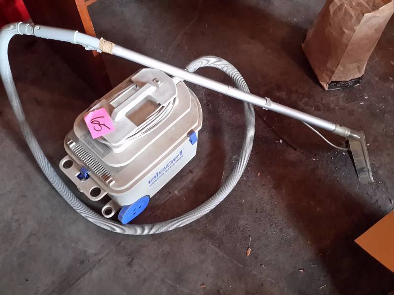 lot 65 image: Bissell Power Steamer.. Untested.