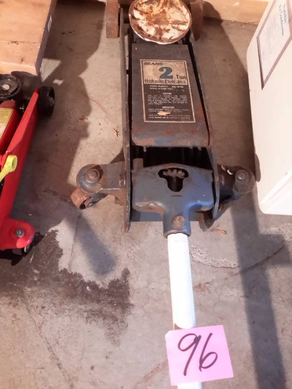 lot 96 image: 2 Ton Floor Jack