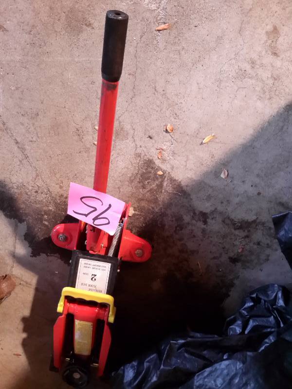 lot 95 image: 2 Ton Floor Jack