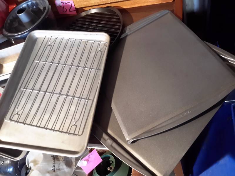 lot 60A image: Misc. Kitchen Pans as pictured