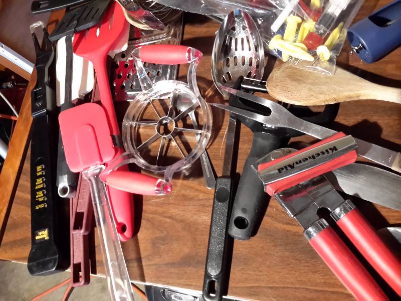 lot 107 image: Large lot of kitchen utensils.. Look at the closeups.. Lots of nice stuff here