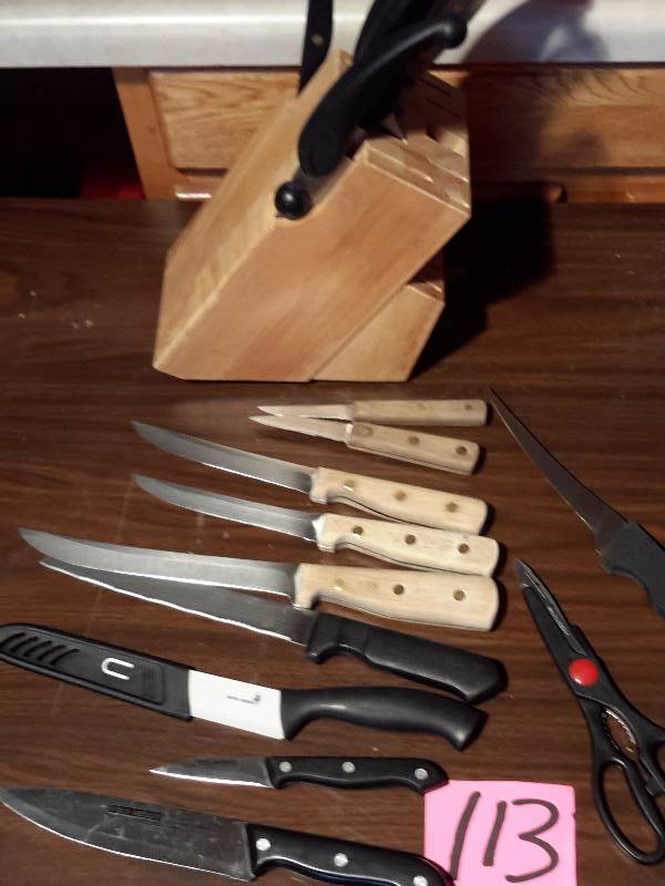 lot 113 image: Lot of Sharp Knives as pictured.. Wood Block holder included.