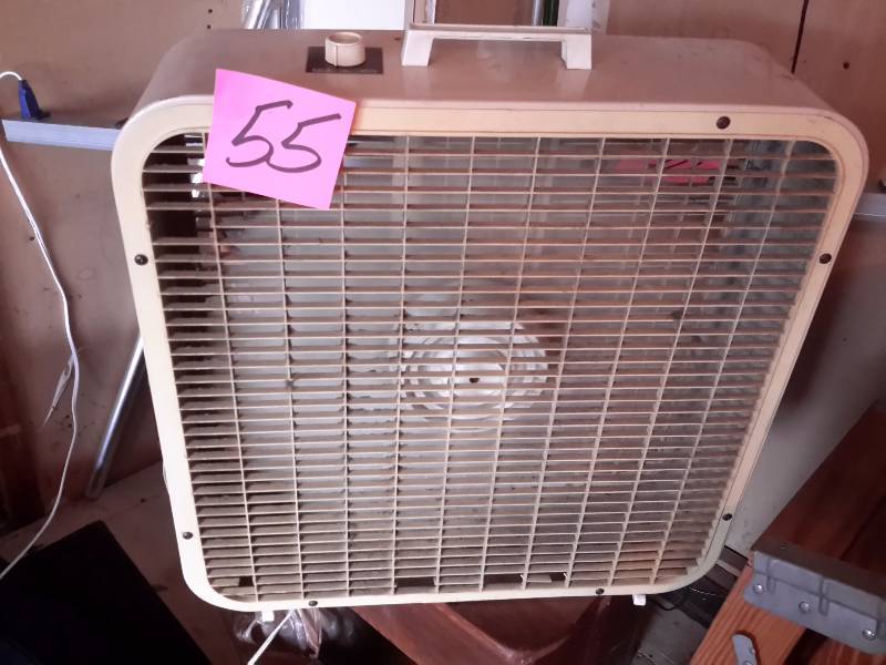 lot 55 image: Older Model Box Fan. 3 Speed.. Tested and works