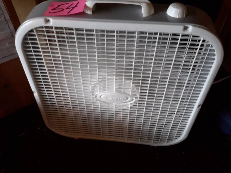 lot 54 image: Box Fan.. Tested and works