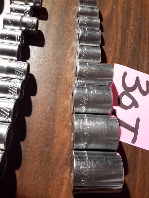 lot 30I image: Complete set of Short Shank, CRAFTSMAN, Sockets.  Additional Sockets not complete.  Wratchet wrench