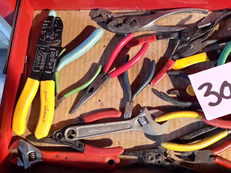 lot 30M image: Lot of Pliers and Nippers.. Lots of different sizes here