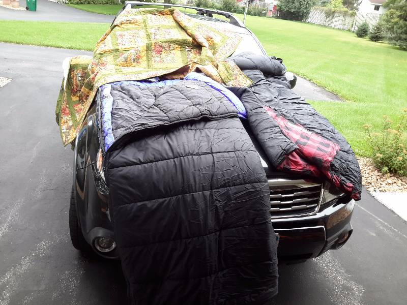 lot 125 image: 2 Sleeping Bags and NICE Wildlife theme Blanket..