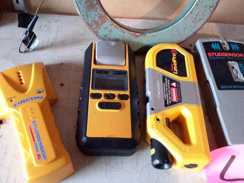 lot 40 image: Stud finders and Lazer levels.. Electric Lamp