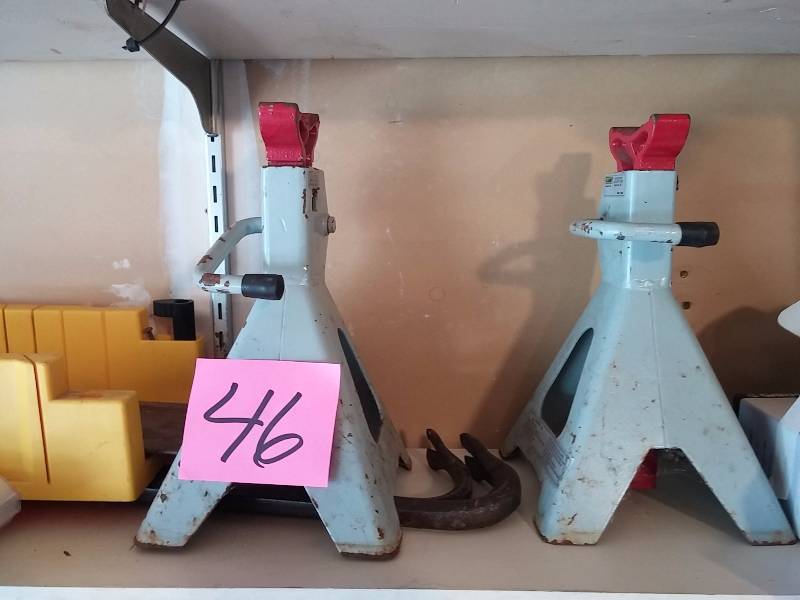 lot 46 image: 2 jack stands (2 ton)  miter boxsaw poker chips,