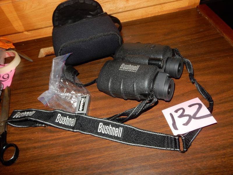 lot 132 image: Bushnell, electronic Binoculars