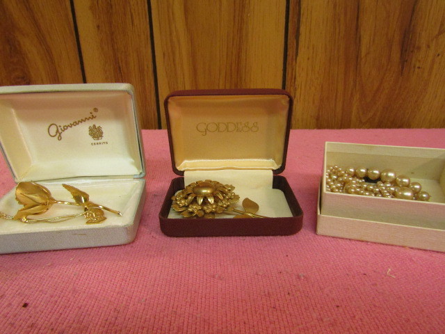 vintage jewelry