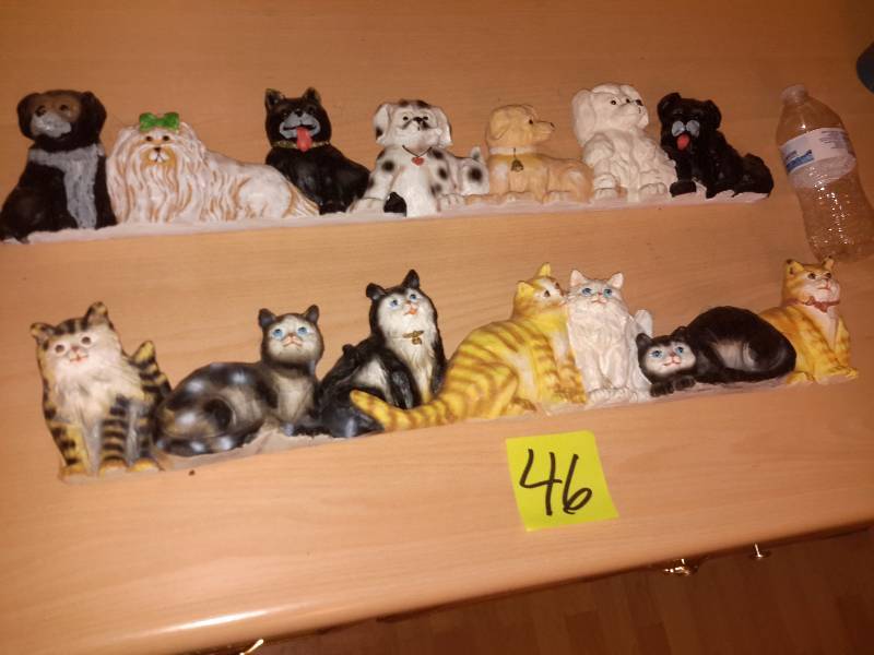 lot 46 image: 2 Wood carving strips with cats and dogs.. Nice for a kids room dcor