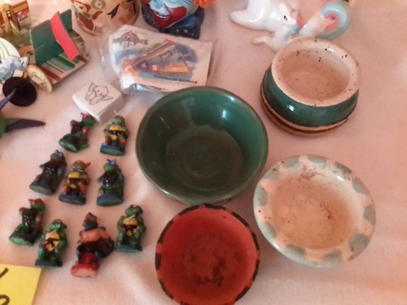 lot 56 image: Misc. Decorative items as pictured.