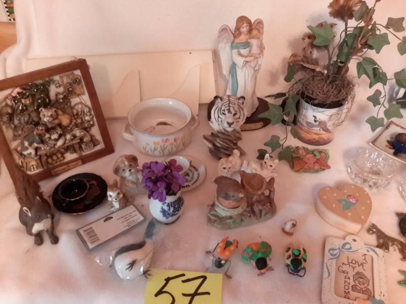 lot 57 image: Misc. Decorative items as pictured.