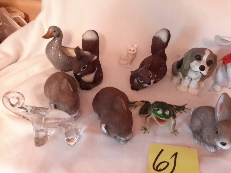 lot 61 image: Misc. Statuettes as pictured..