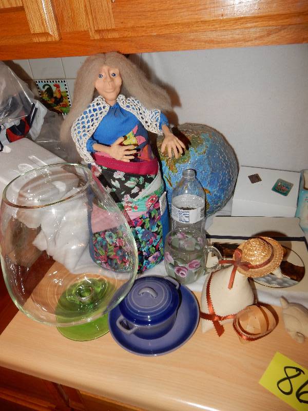 lot 86 image: Misc. Decorative items as pictured..  Lots of cool stuff in this one.
