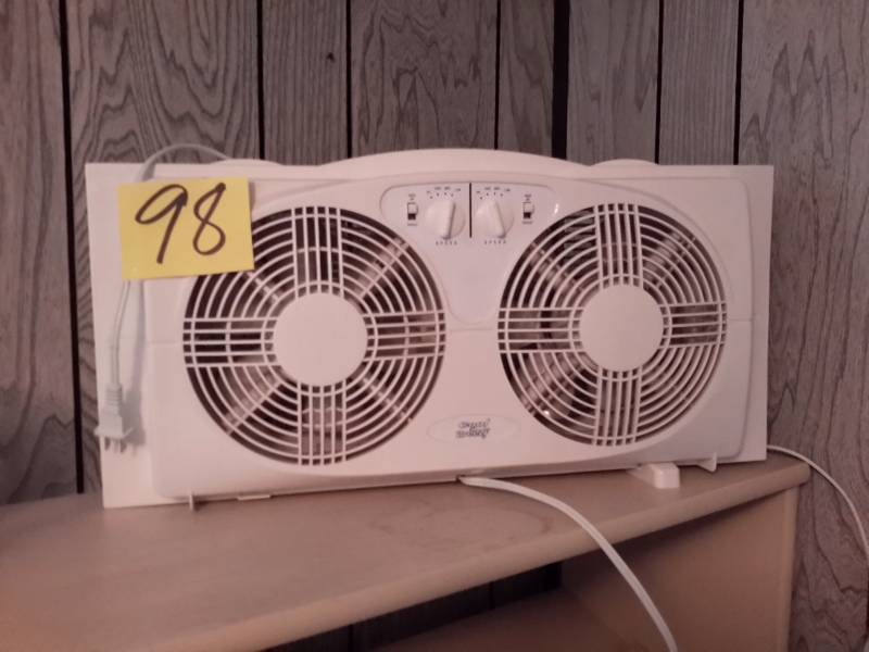 lot 98 image: Nice window fan.. 2 fans with inout capability.. Tested and work