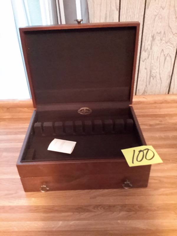 lot 100 image: Nice wood Silverware storage box