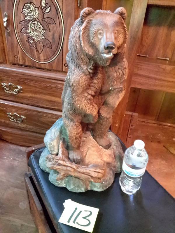 lot 113 image: Large plaster cast Grizzly Bear Statue.. See water bottle for size perspective.. Approx 24in tall.