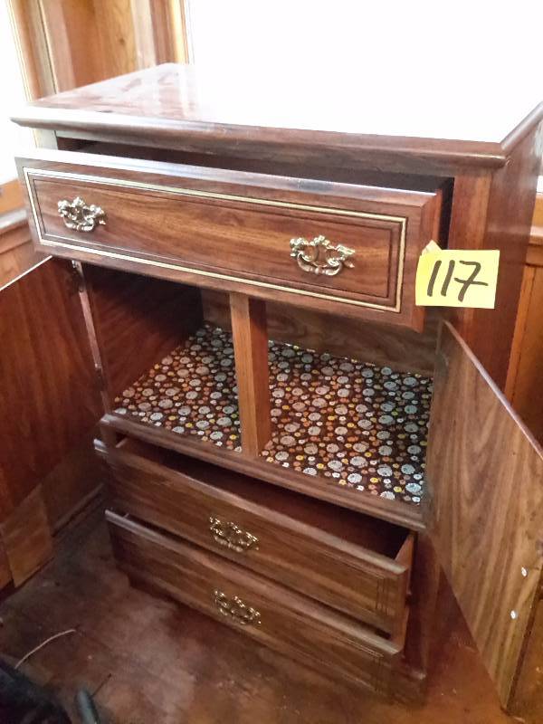 lot 117 image: Mid Mod Dressercabinet.  Matches lot 116, 118. dim 37in w x 20 in d x 48 in h.