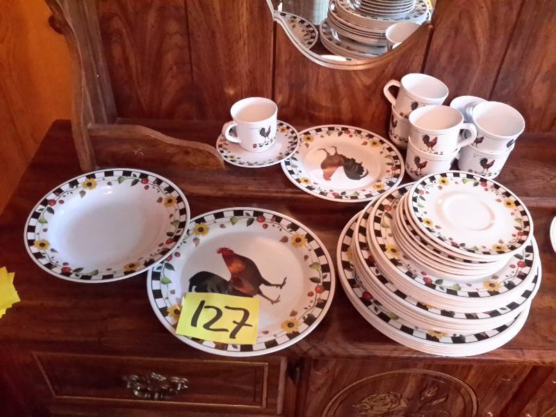 lot 127 image: PLASTIC Chicken theme dishes.. Set of 8