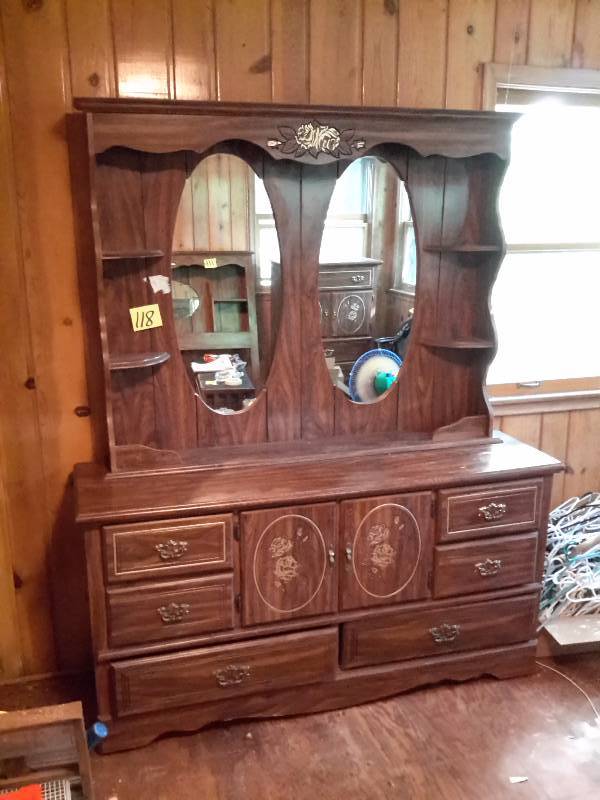 lot 118 image: Mid Mod, dresser with top mirror unit.