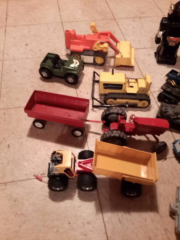 lot 9D image: Misc. Toys as pictured.. See closeups