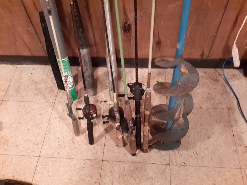 lot 149 image: Misc. Fishing poles and Swedish Ice auger.. All need cleaning.. The Fishing poles look like one piece fiber glass.