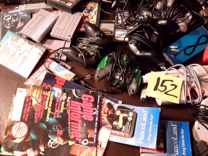 lot 152 image: HUGE lot of Electronic game equipment, etc.. See closeup pictures.. Take it all away.. Untested.