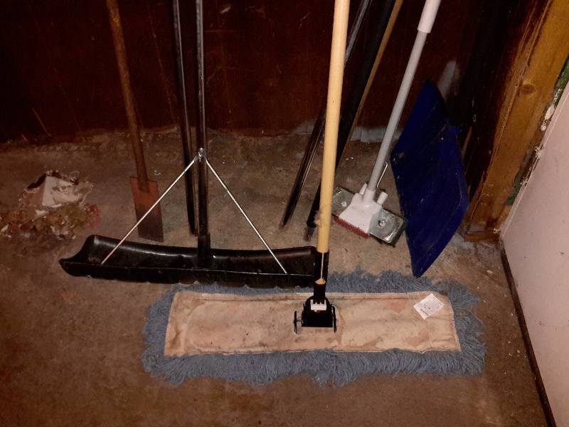 lot 160 image: Misc. Cleaning items as pictured