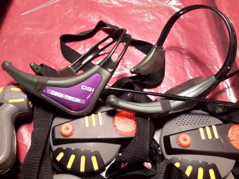 lot 165 image: Set of DIGI TECH DSI 2 way radio headsets    4 guns, toys of some type.  Seems like it is some type of shooting game.. Not sure what it is, but look at the closeups.. You may know what it is from the pictured.