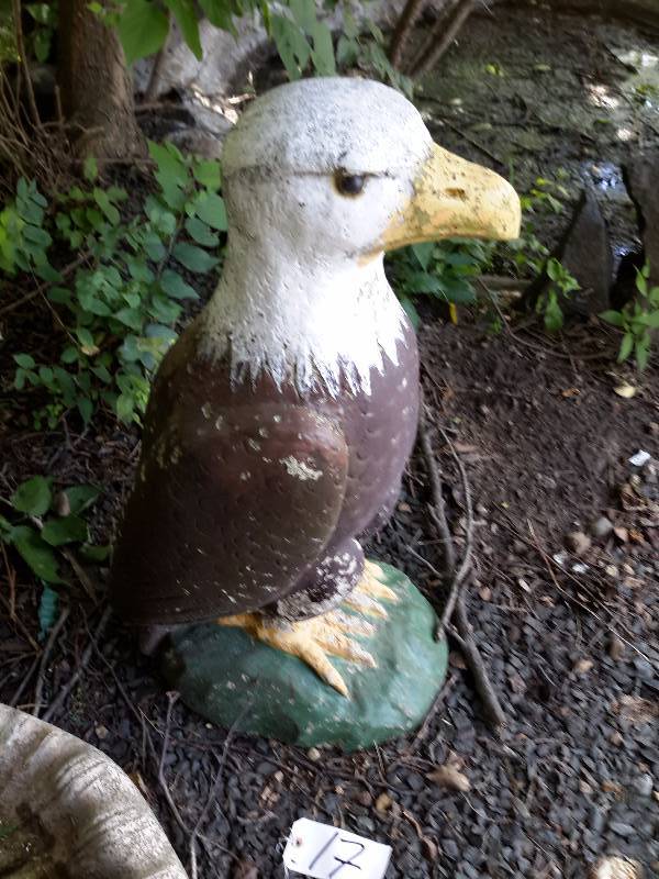 lot 11A image: Heavy concrete bald eagle statue