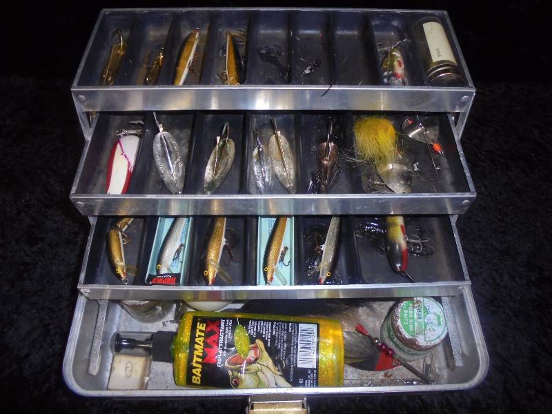 Small UMCO Metal Tackle Box with Content