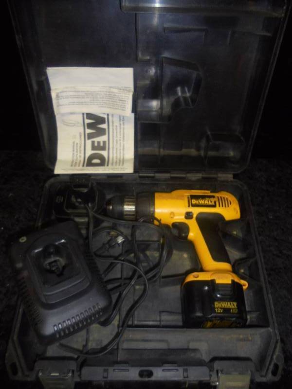 DEWALT Drill in Case, weak batteries