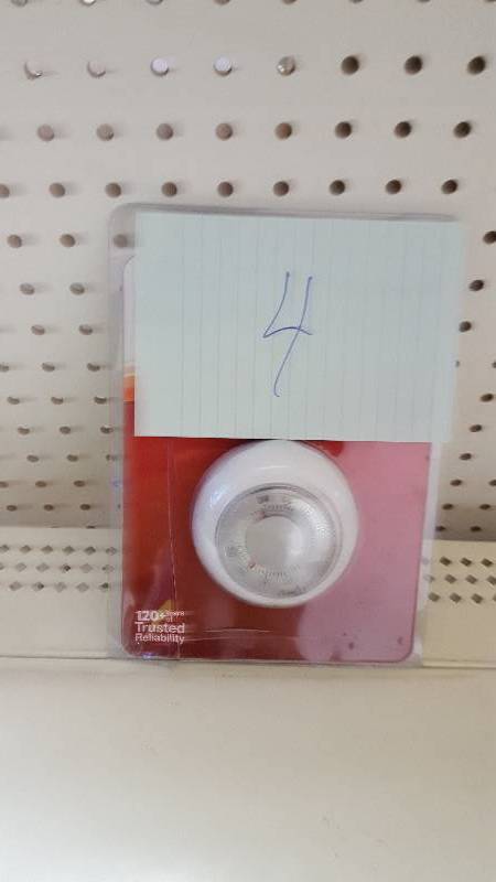 lot 4 image: Honeywell the Round Heat only